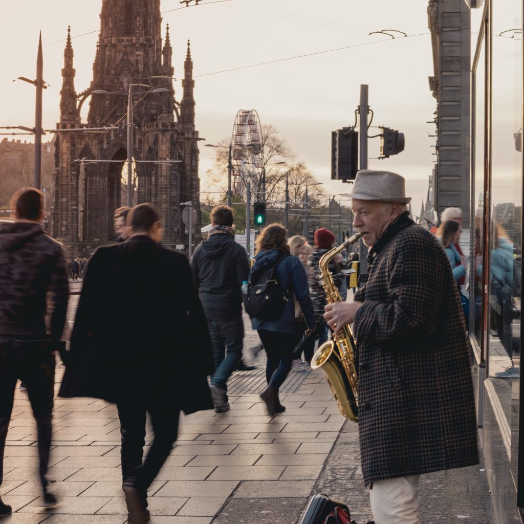 Foto: Eazy Jazz In Quick World (Edinburgh, United Kingdom) By Marek Szturc On Unsplash.
